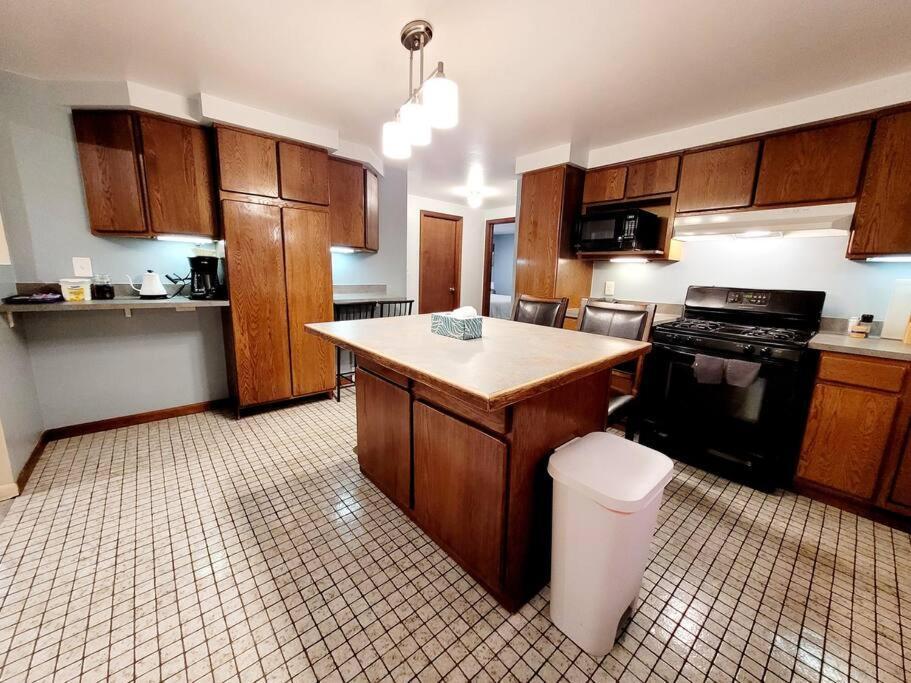 Eat-In Kitchen - 78 Lemans Dr