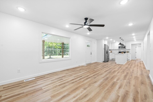 Building Photo - **NEW PRICE!!** Fantastic Fully-Renovated Home in Kingston Springs on Almost 1 Acre!