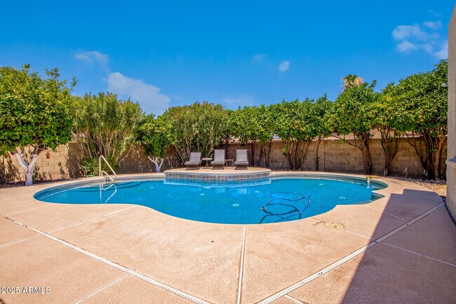 Building Photo - 2118 E Pebble Beach Dr