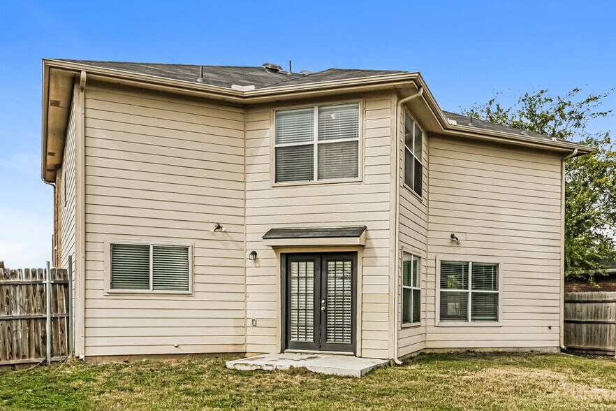 Building Photo - 8201 Southbrook Cir