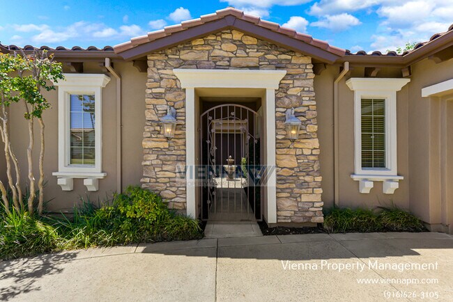 Building Photo - Beautiful 4 Bedroom Home in Catta Verdera