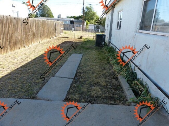 Building Photo - 3 Bed 2 Bath House