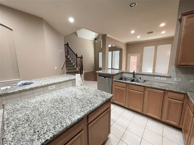 Building Photo - 3305 Knollcrest Ln