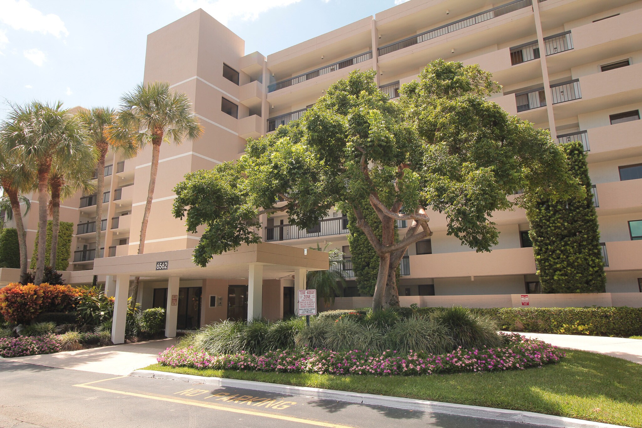 Building Photo - 6562 Boca del Mar Dr