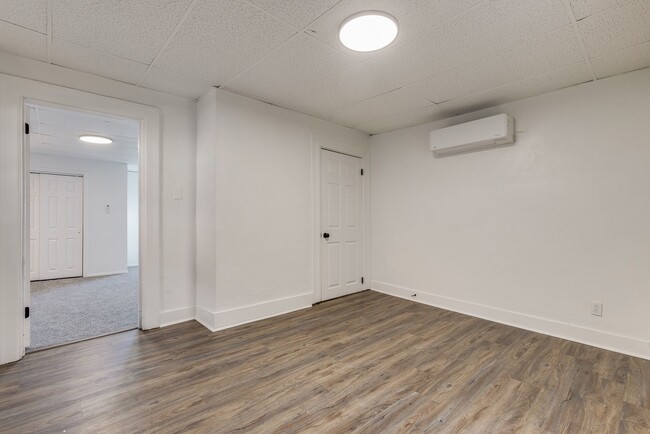 Building Photo - 826 E Warrington Ave