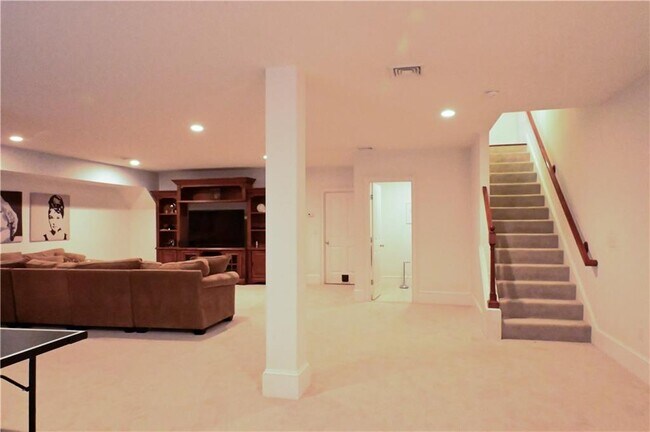 Building Photo - 4 Wimbledon Cir