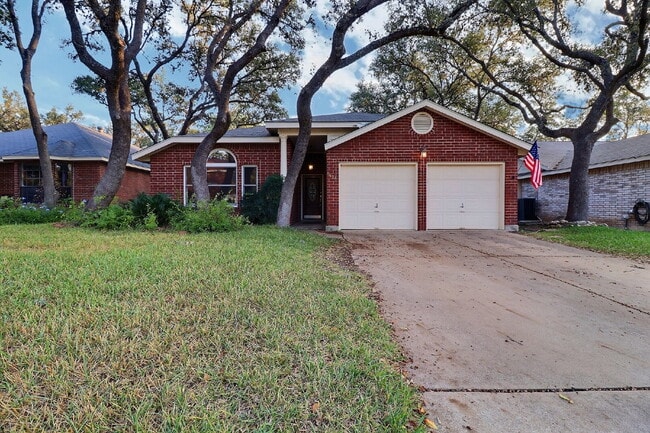Building Photo - Move-In Ready 3-Bedroom with Included Washer/Dryer and Refrigerator in Northwest San Antonio.