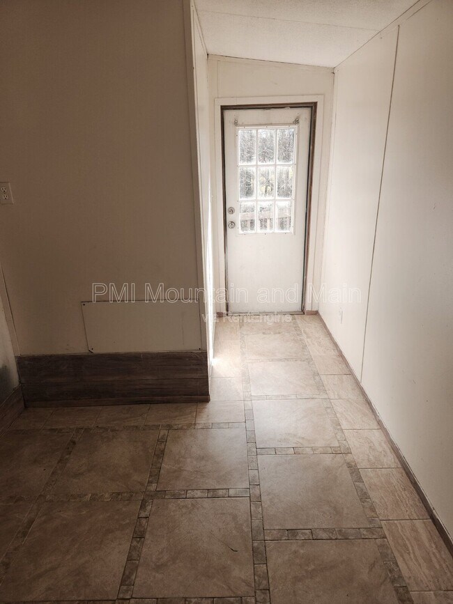 Building Photo - 17 Misty Mountain Way