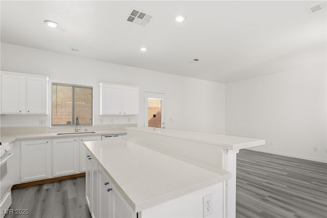 Building Photo - 3544 Terneza Ave