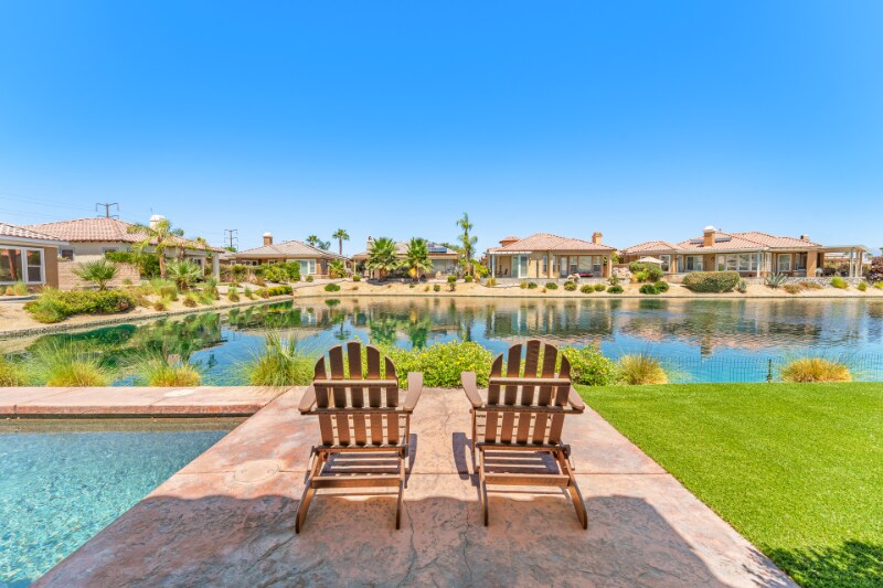 Building Photo - 65 Shoreline Dr