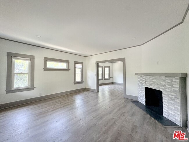 Building Photo - 613 N Lucerne Blvd