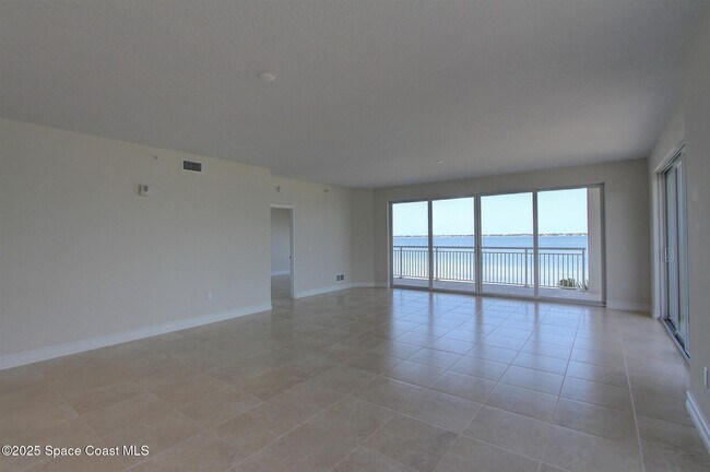 Building Photo - 1465 S Harbor City Blvd