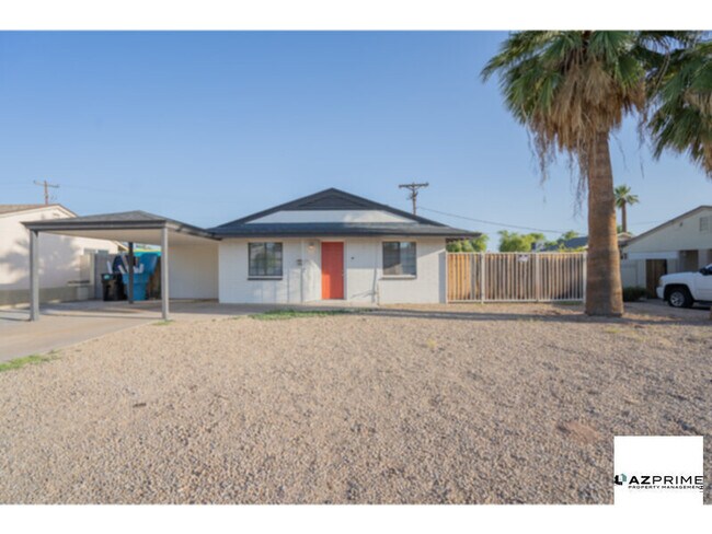 Building Photo - Discover this inviting 3/2 Phoenix House P...