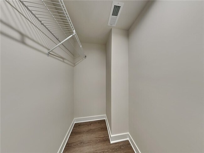 Building Photo - 4608 Spruce Rd