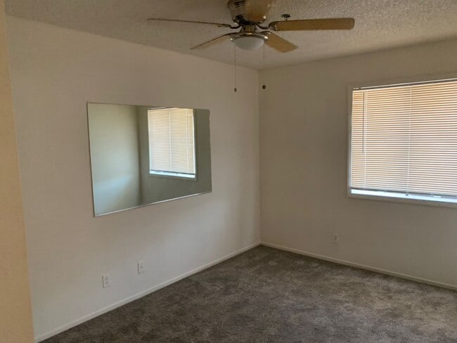 Building Photo - Cozy 1 bedroom unit near campus