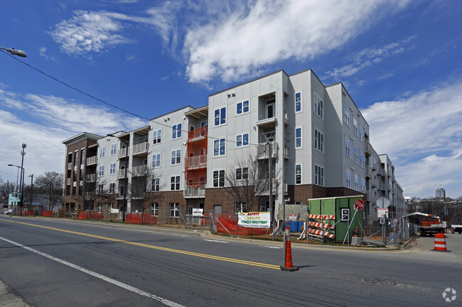 Building Photo - Vistas @ 707