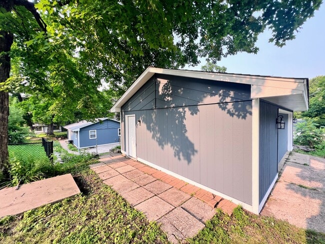 Building Photo - 4651 Manchester Rd