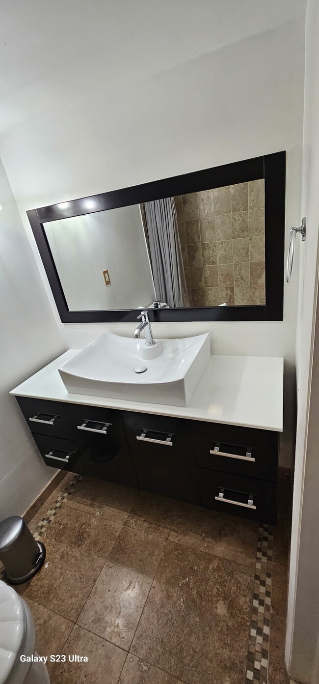 Building Photo - 252 Jefferson Ave