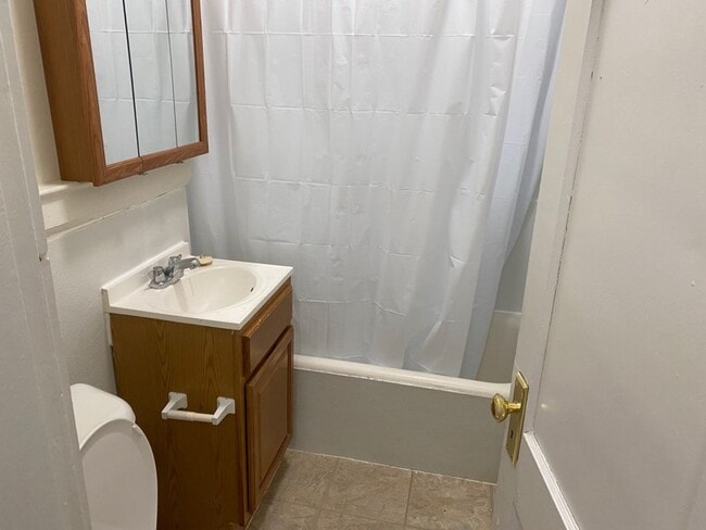 Building Photo - Nicely renovated 1 bed near the heart of Fenway!