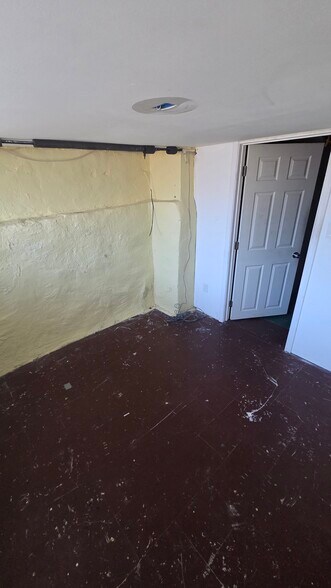 Building Photo - 5252 Oakland St