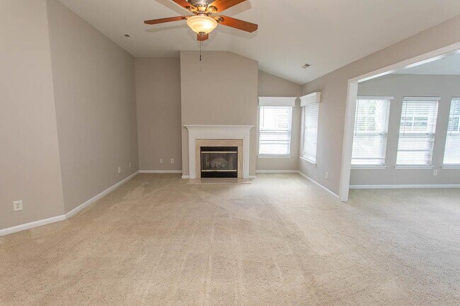 Building Photo - 384 Esher Ct