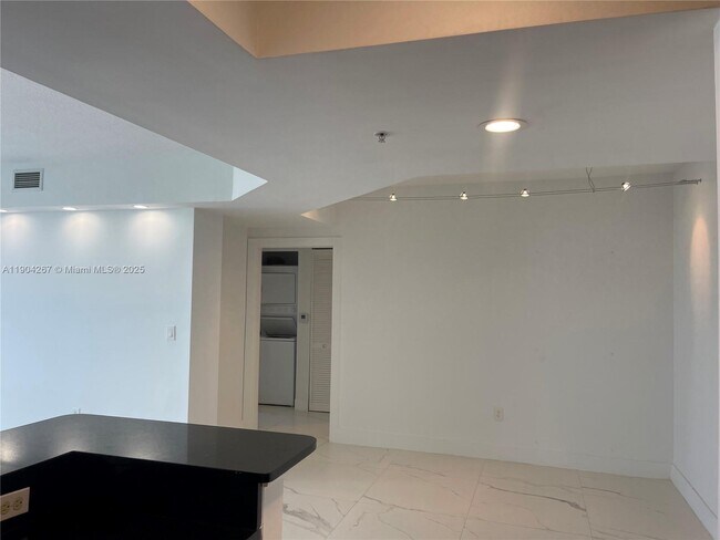 Building Photo - 18800 NE 29th Ave