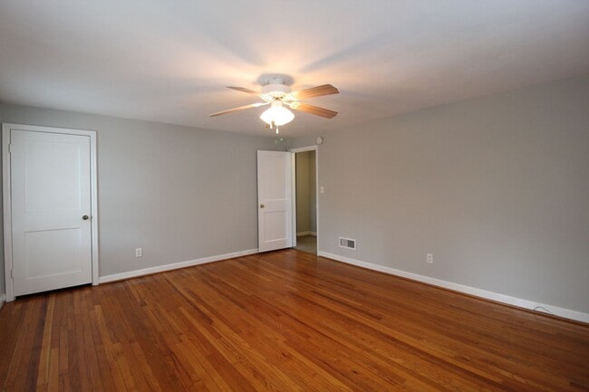Building Photo - 2 Bedroom 1 Bath Duplex In The Waldo Area