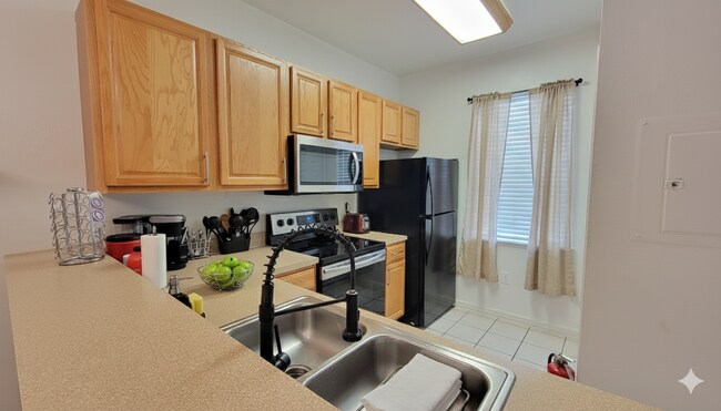 Building Photo - 6519 W Newberry Rd