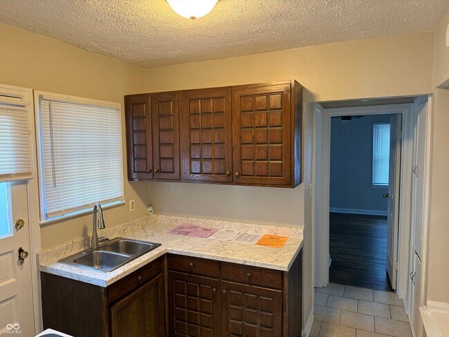 Building Photo - 2106 E 46th St