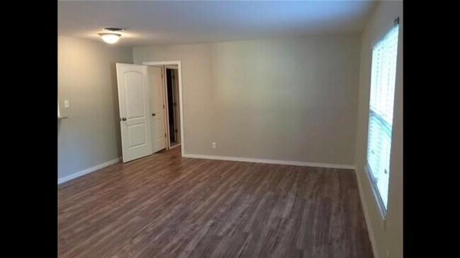 Building Photo - 311 Sheraton Ave