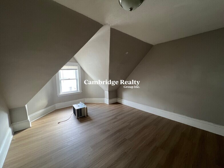 Building Photo - 15 Hudson St