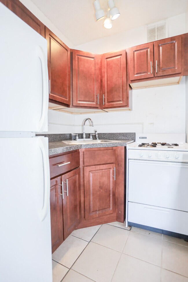 Building Photo - 910 Lawrence