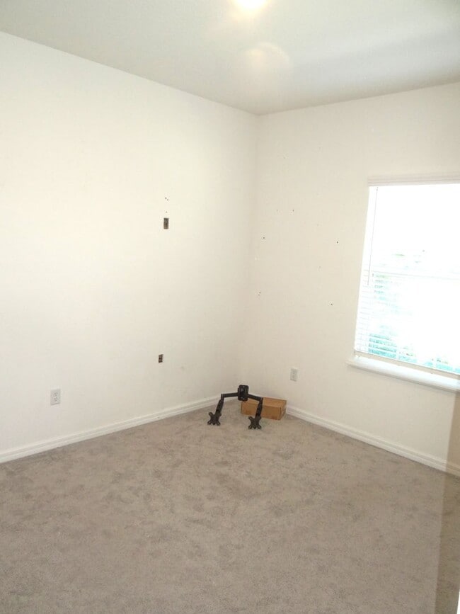 Building Photo - Spacious 4/3/3 home in Mirada