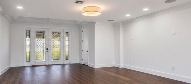Building Photo - 1419 NE 57th St