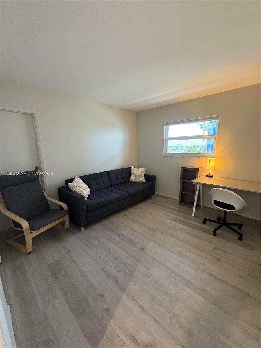 Building Photo - 1069 Hillsboro Mile