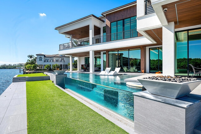 Building Photo - 2934 NE 8th Ave