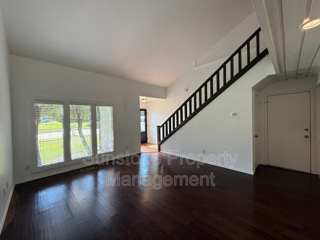 Building Photo - 5117 S Lions Ave
