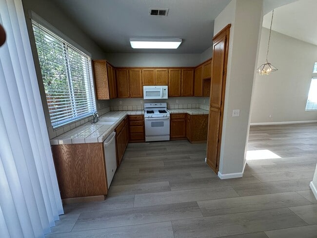 Building Photo - Beautiful 3 Bedroom, 2.5 Bath Antioch Home