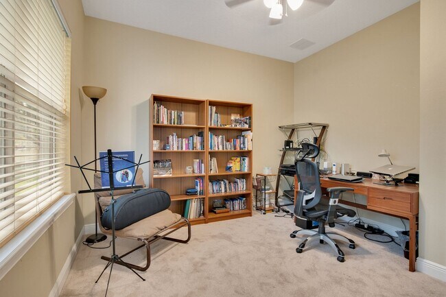 Building Photo - 28 W Esther St