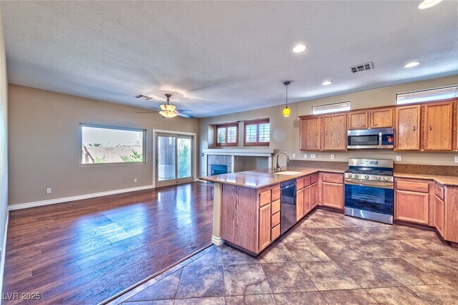 Building Photo - 10600 Royal Willow Pl