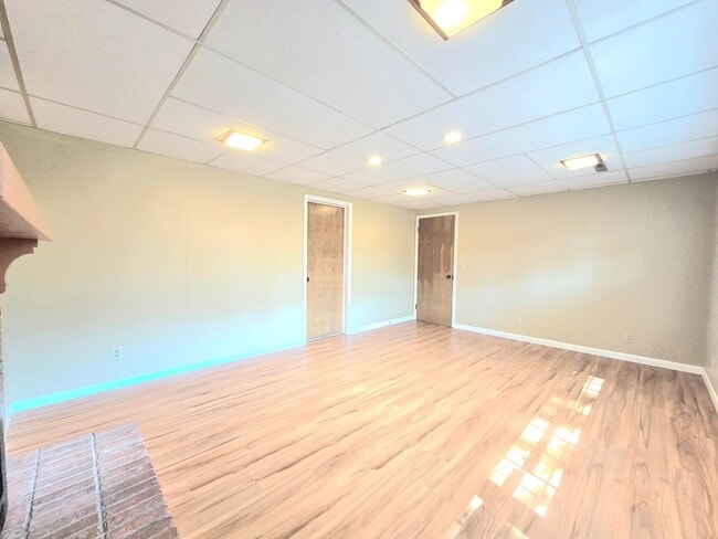 Building Photo - Charming 4-Bedroom Split-Level Home with S...