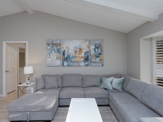 Building Photo - Turkey Furnished 3 Bed Pool Home in Venice