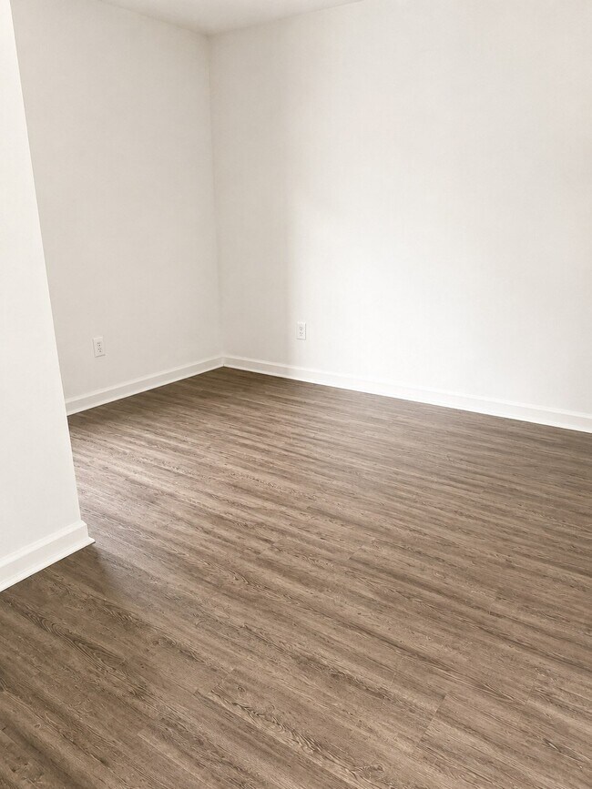 Building Photo - 211 Memory Ln