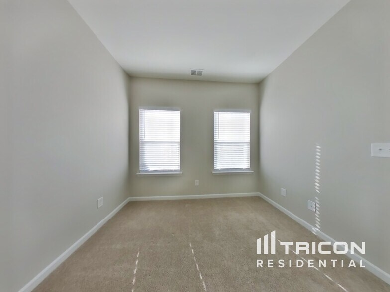 Building Photo - 311 Woodfern Ct