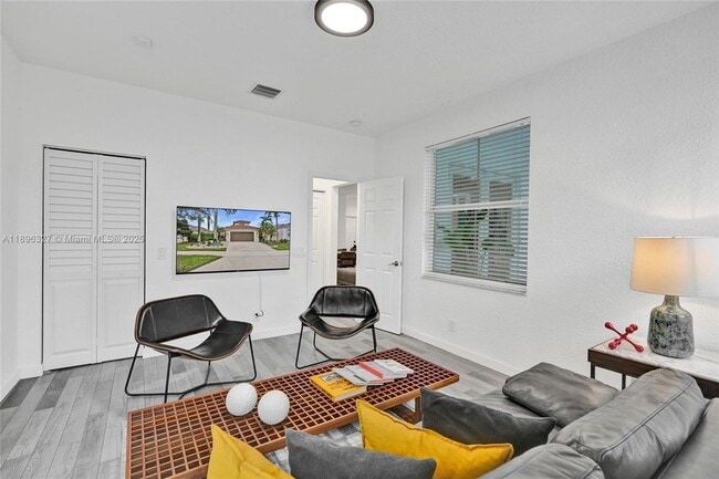 Building Photo - 1725 Winterberry Ln