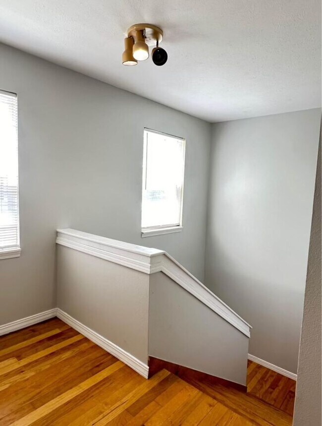Building Photo - This 3 Bedroom Basement Duplex in Ozark is...