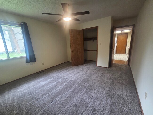 Building Photo - 2065 S Kentwood Ave