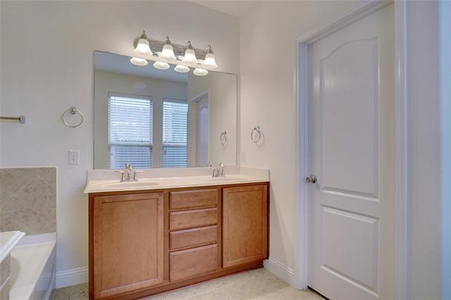 Building Photo - 8721 Maple Ridge Trail