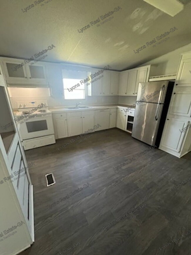 Building Photo - 906 Pleasantdale Cir