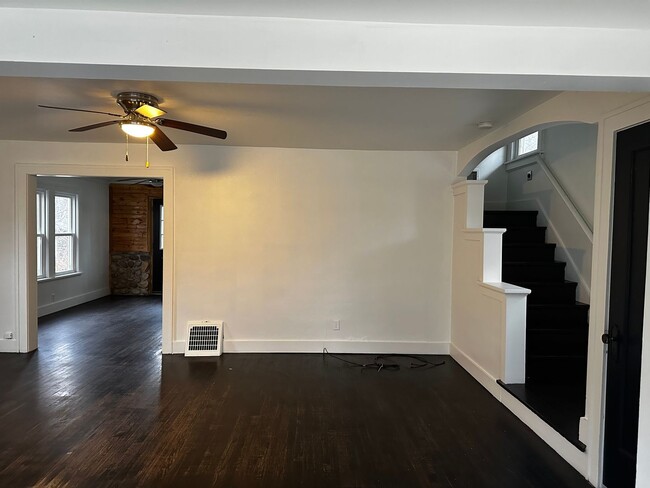 Building Photo - FREE JANUARY RENT!!! Charming 3-bedroom, 1...